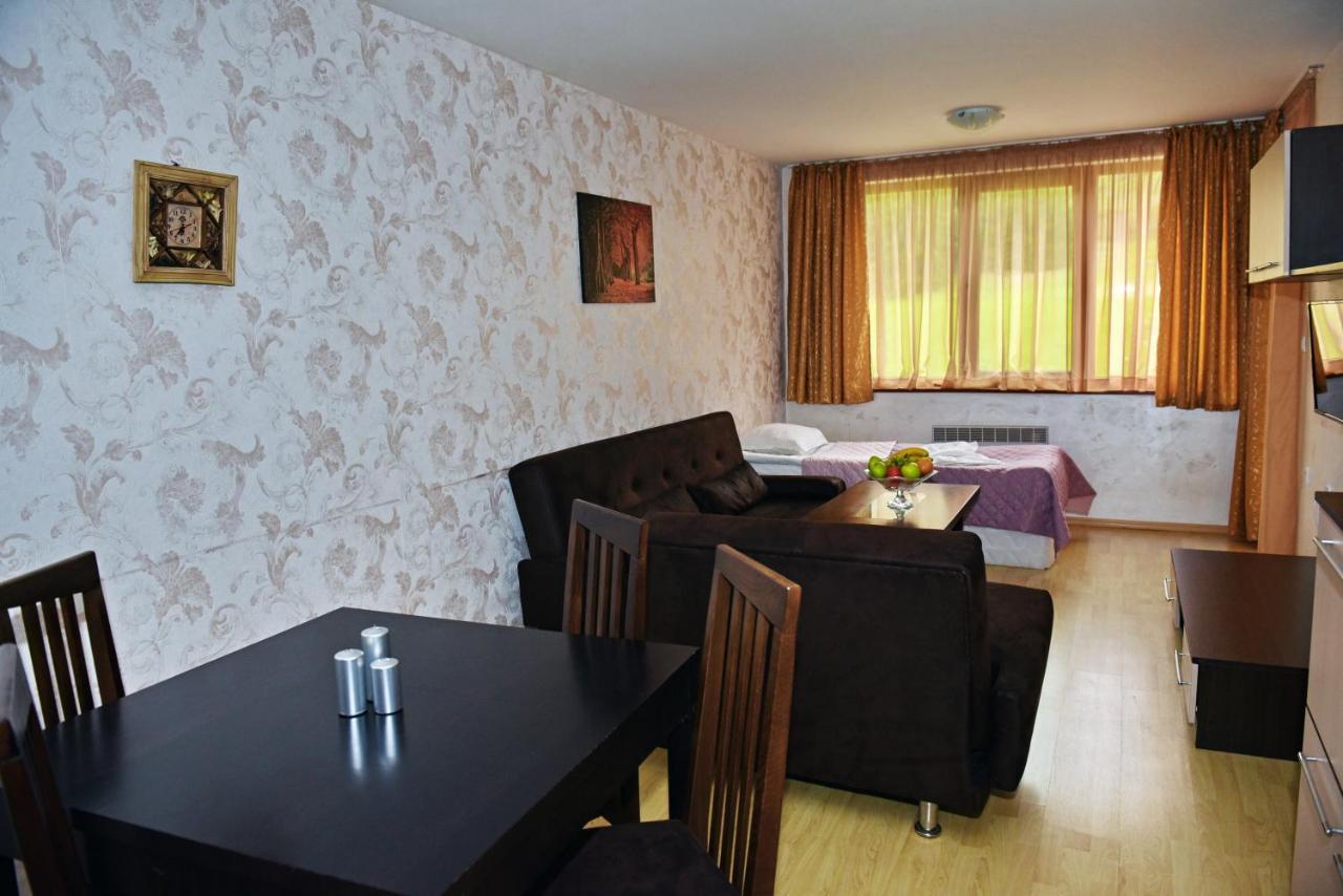 Aparthotel Forest Nook ปอมโปโรโว ภายนอก รูปภาพ