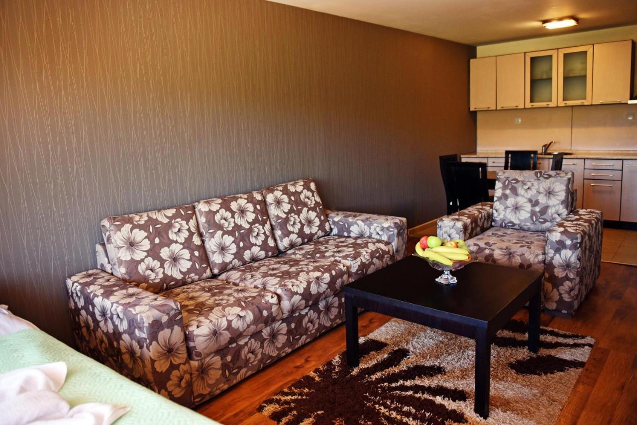 Aparthotel Forest Nook ปอมโปโรโว ภายนอก รูปภาพ