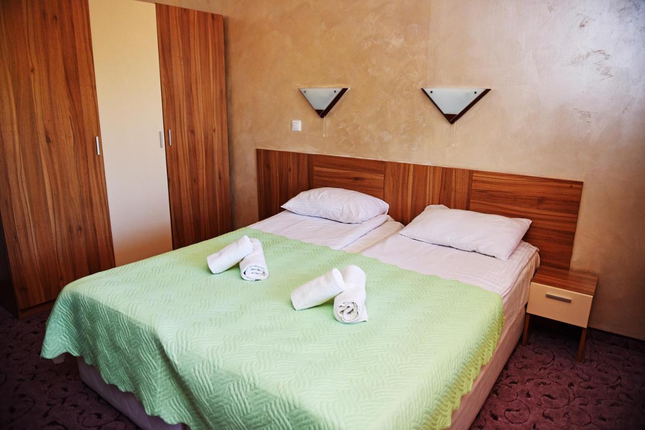 Aparthotel Forest Nook ปอมโปโรโว ภายนอก รูปภาพ