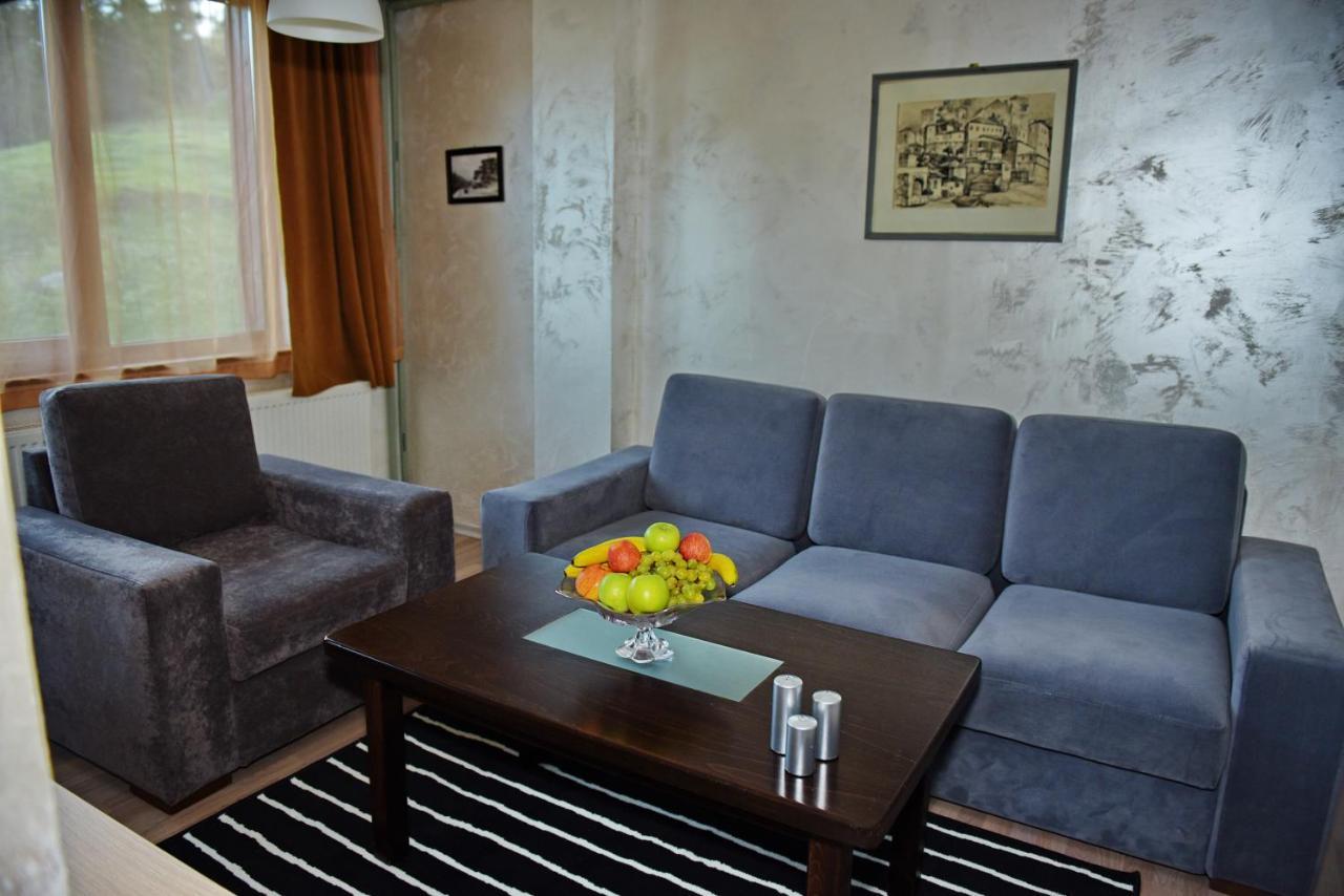 Aparthotel Forest Nook ปอมโปโรโว ภายนอก รูปภาพ