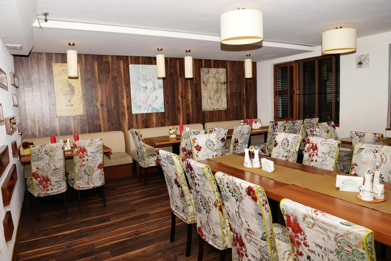 Aparthotel Forest Nook ปอมโปโรโว ภายนอก รูปภาพ