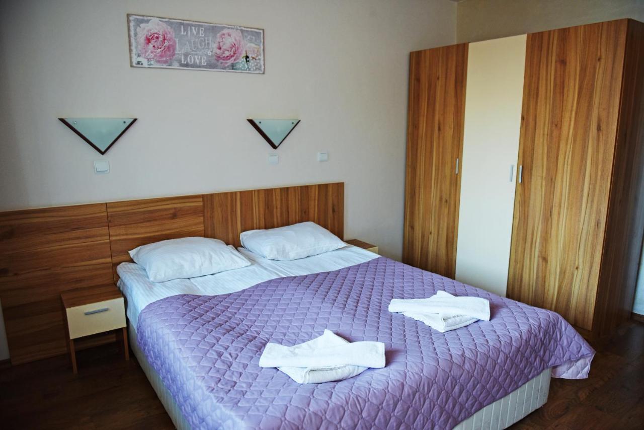 Aparthotel Forest Nook ปอมโปโรโว ภายนอก รูปภาพ