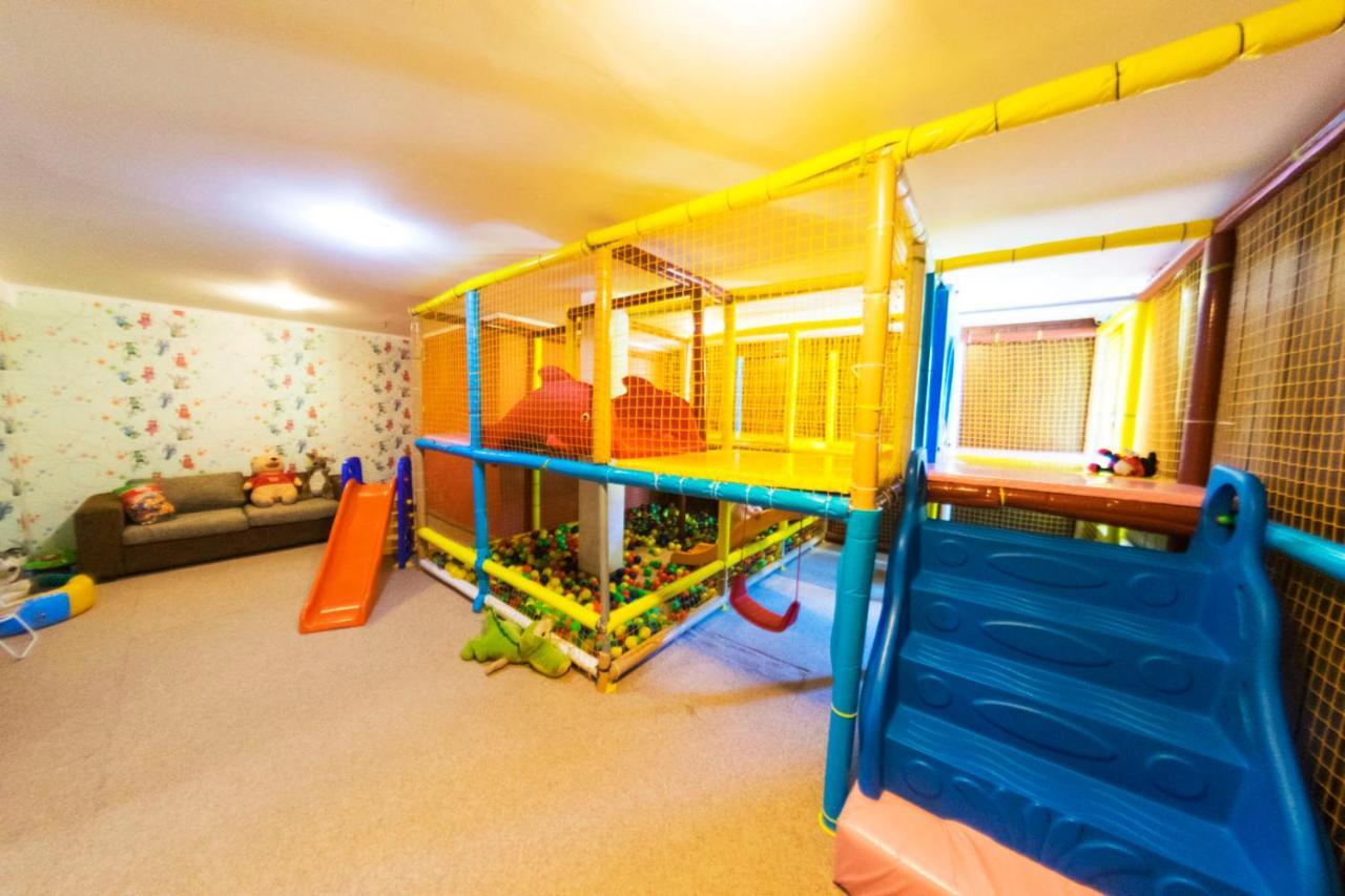 Aparthotel Forest Nook ปอมโปโรโว ภายนอก รูปภาพ