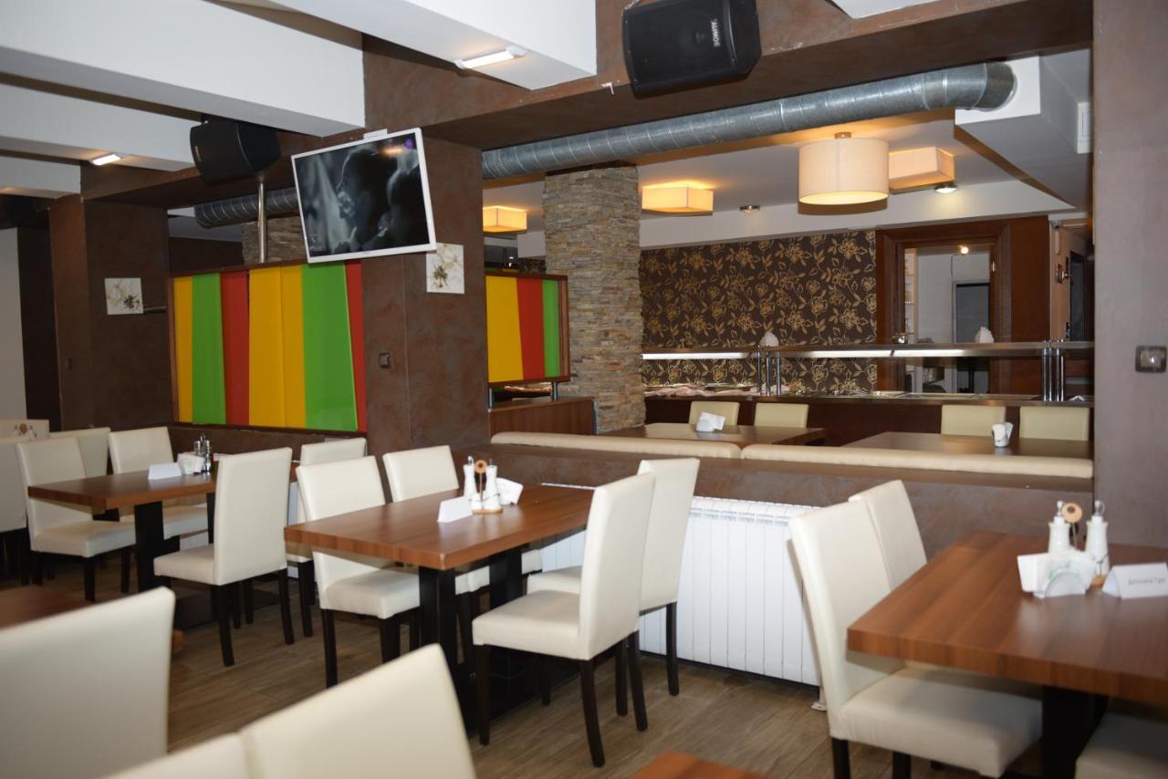 Aparthotel Forest Nook ปอมโปโรโว ภายนอก รูปภาพ