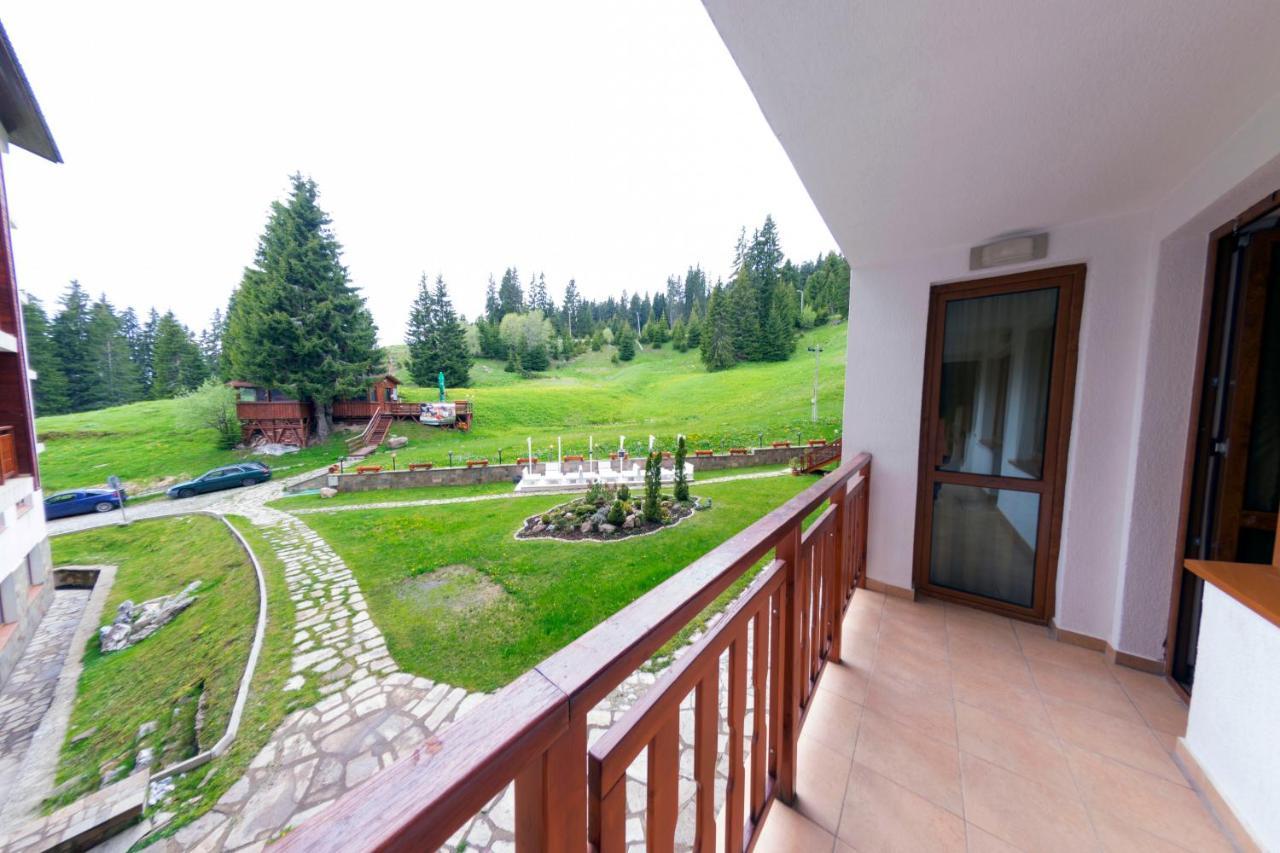 Aparthotel Forest Nook ปอมโปโรโว ภายนอก รูปภาพ