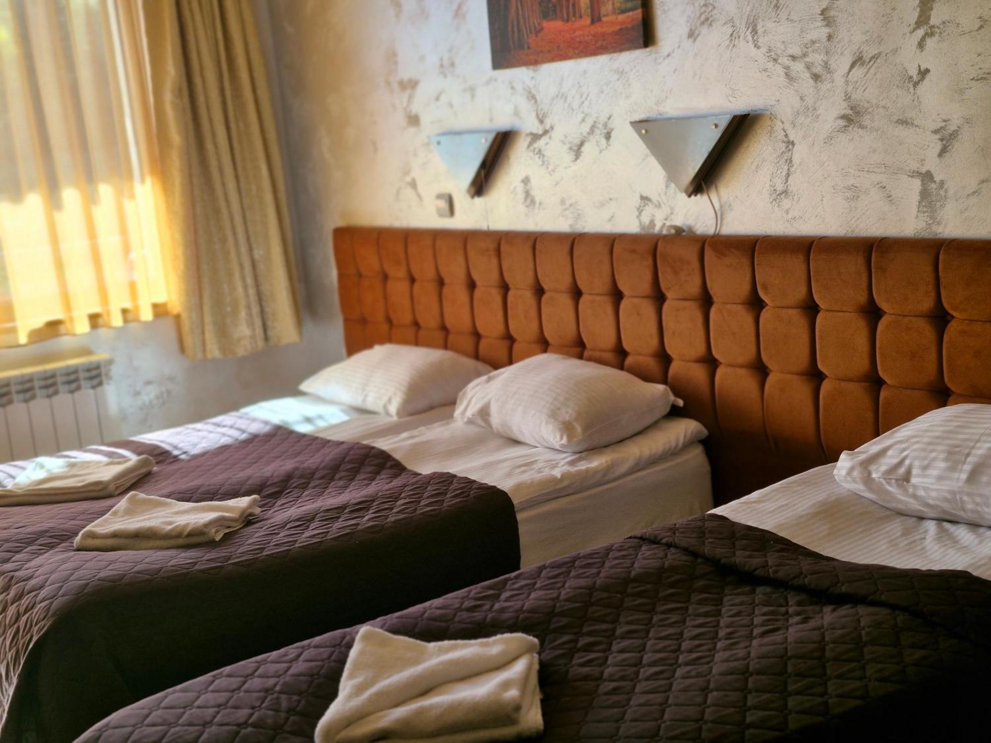Aparthotel Forest Nook ปอมโปโรโว ภายนอก รูปภาพ